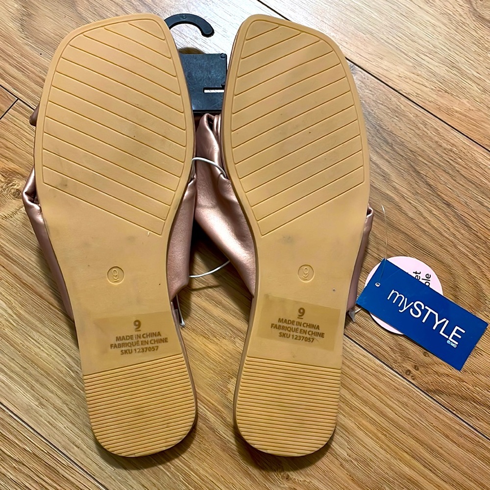 NWT slip on sandals - Picture 4 of 4